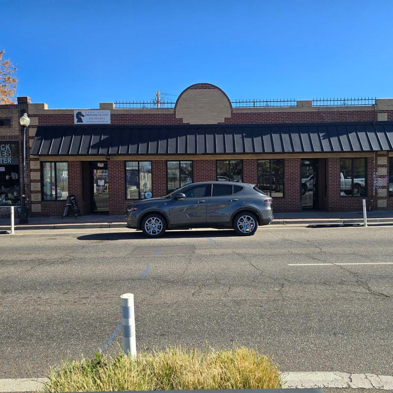 EPDM flat roof with metal cap and termination bar sealing EPDM flat roof with metal cap and termination bar sealing