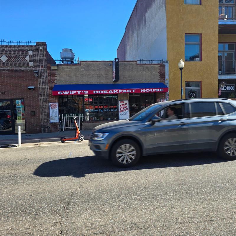 Flat TPO roof of Swift’s Breakfast House, Denver Flat TPO roof of Swift’s Breakfast House, Denver