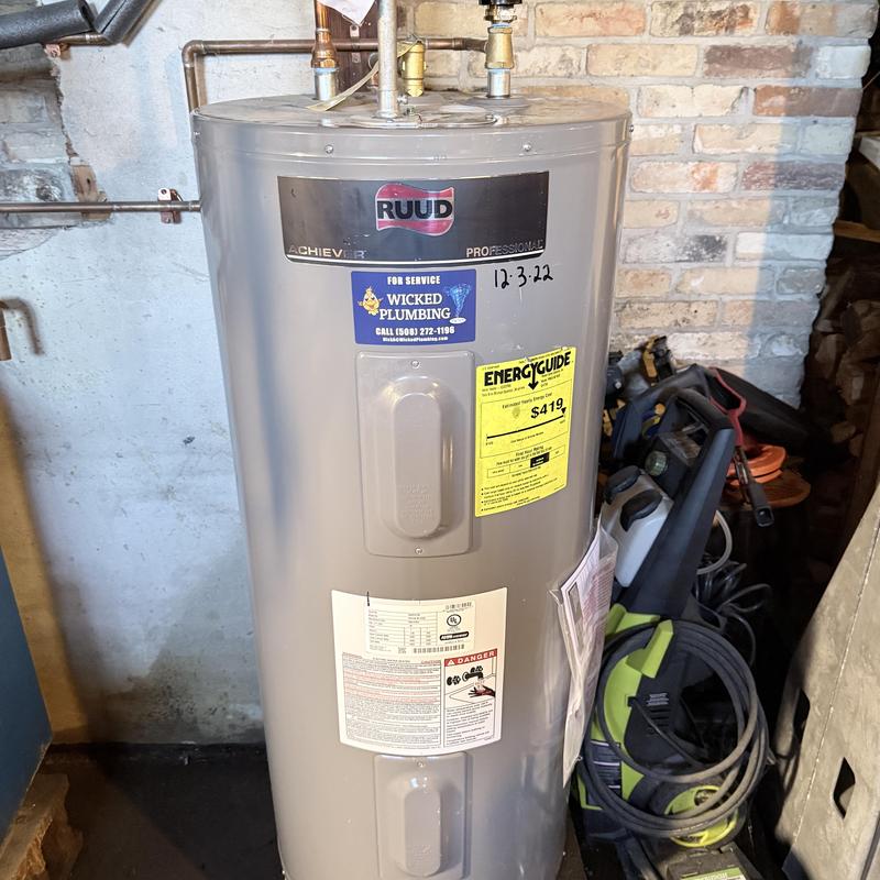 Water heater unit with energy guide label