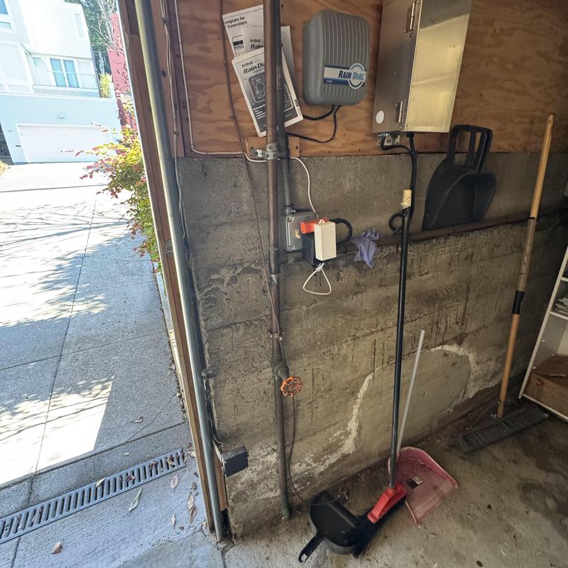 34 Earthquake gas shut-off valve with fittings installed