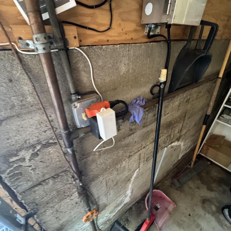 Earthquake gas shut-off valve with fittings installation