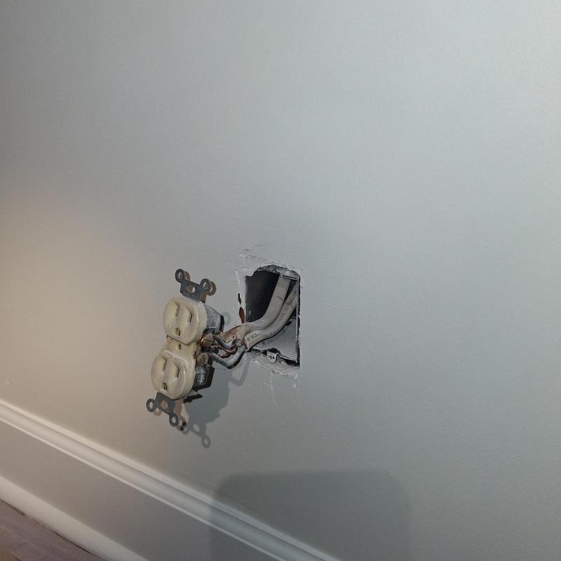 Receptacle outlet installation with exposed wiring in wall Receptacle outlet installation with exposed wiring in wall