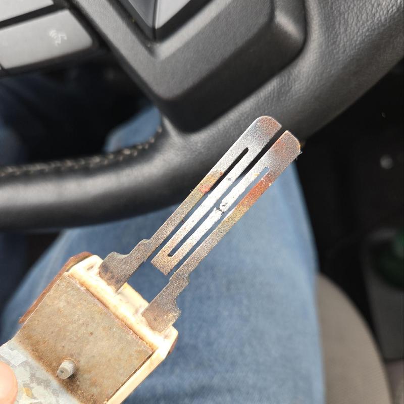 Gas furnace hot surface ignitor with rust and wear