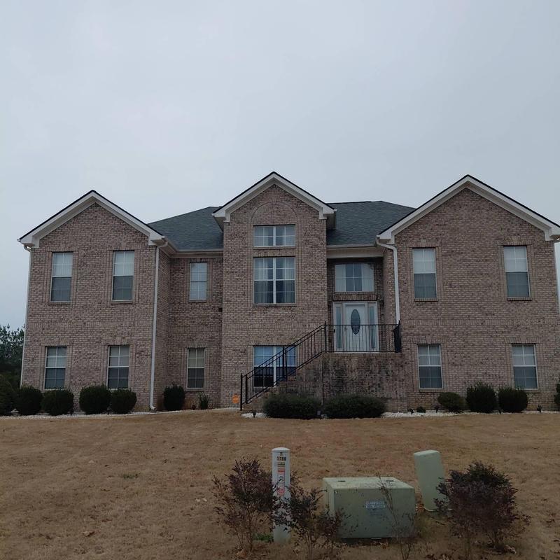 Owen's Corning Oakridge Estate Grey roof with ridge vent Owen's Corning Oakridge Estate Grey roof with ridge vent