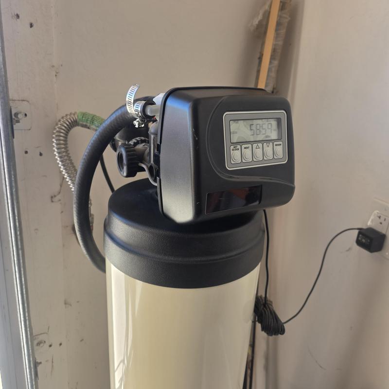 Water softener control valve with digital display