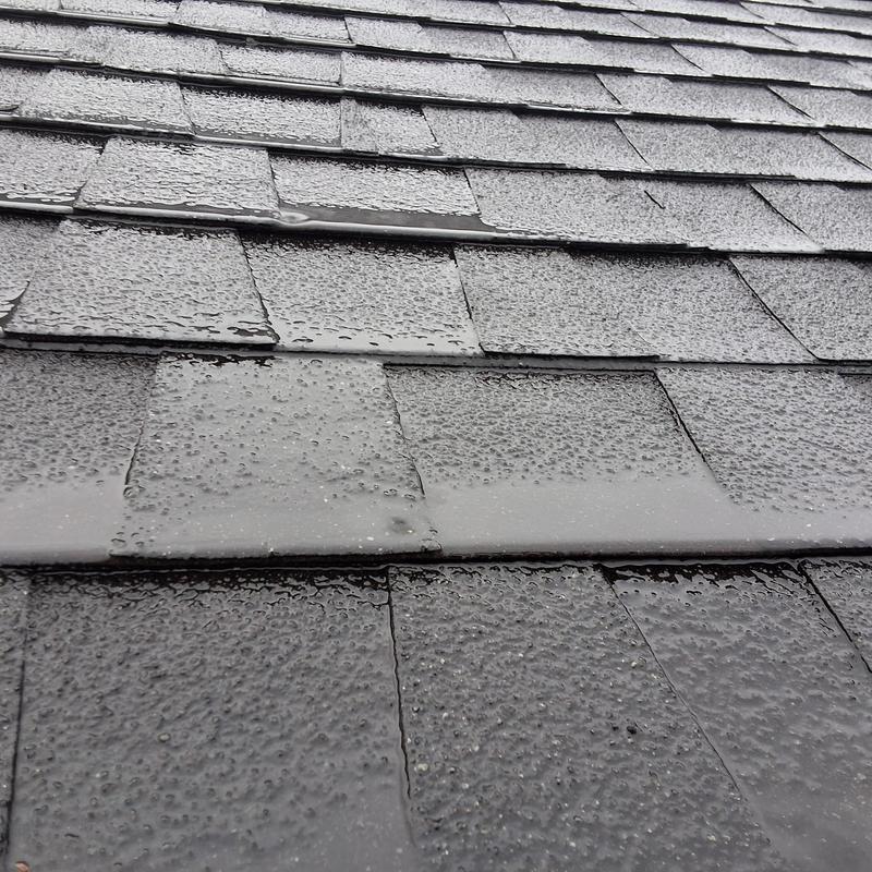 Pewter ATLAS Pinnacle Pristine shingle roof close-up with rain