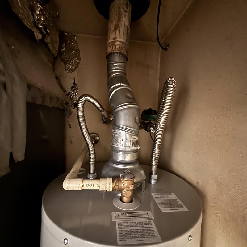 40-gallon gas water heater with emergency leak breaker