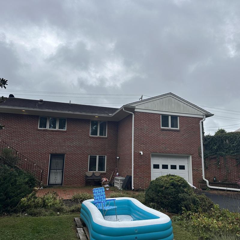 Majestic Shake shingles on brick residential roof