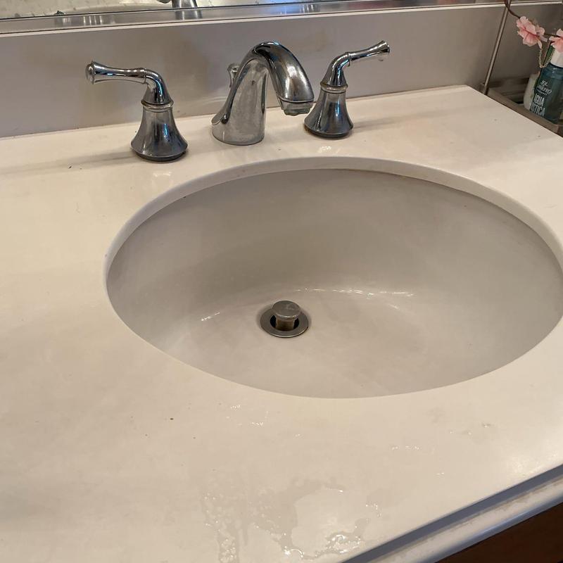 Widespread lavatory faucet with pop-up drain assembly