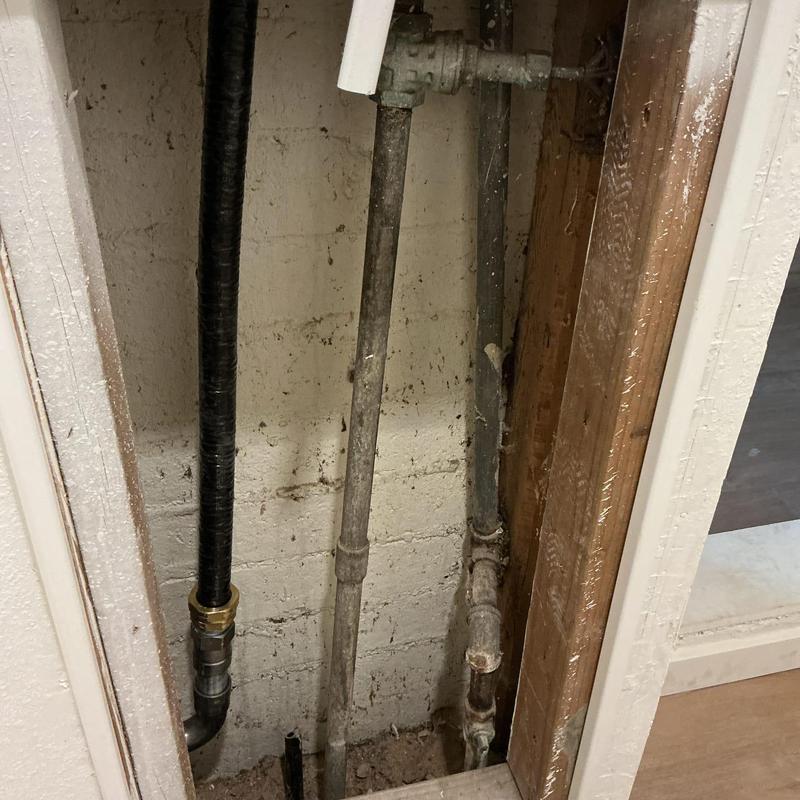 Interior gas plumbing pipes in utility closet installation