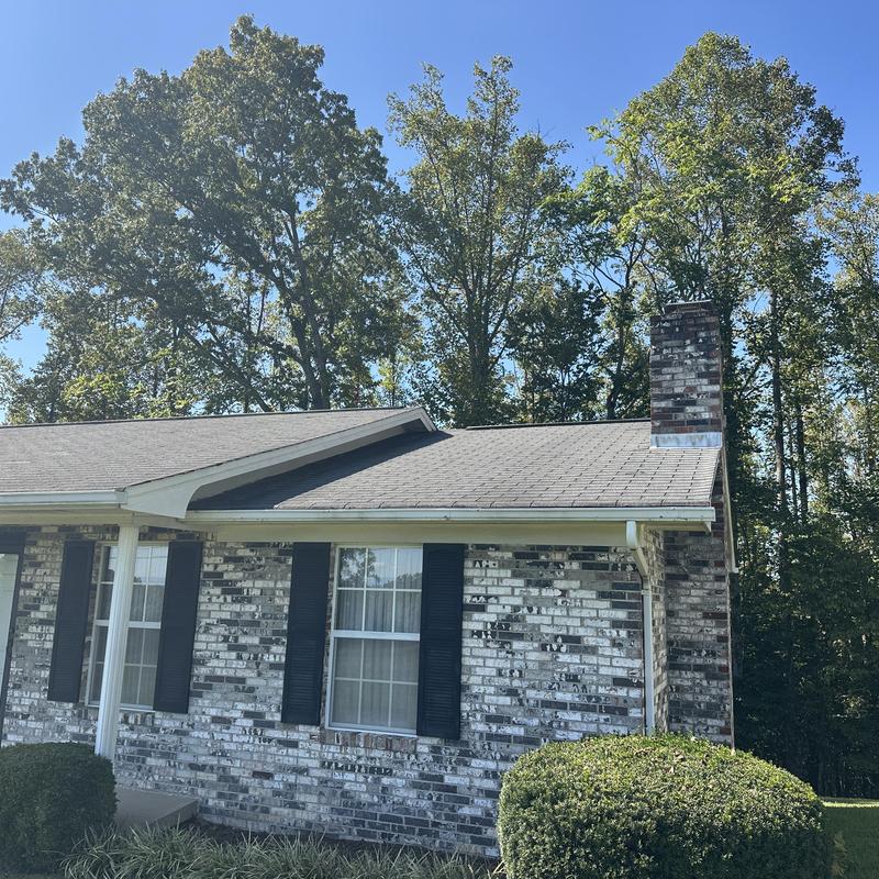 Black Shadow shingle roof on brick ranch house