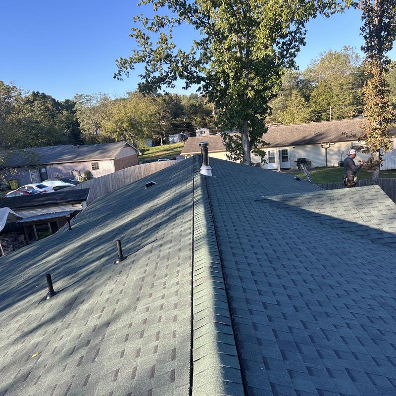 Woodland Green shingle roof with ridge vent installation