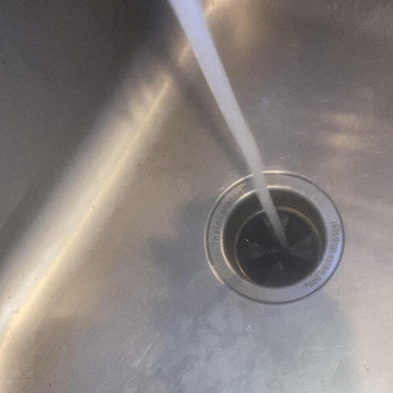 Garbage disposal drain flushing in kitchen sink
