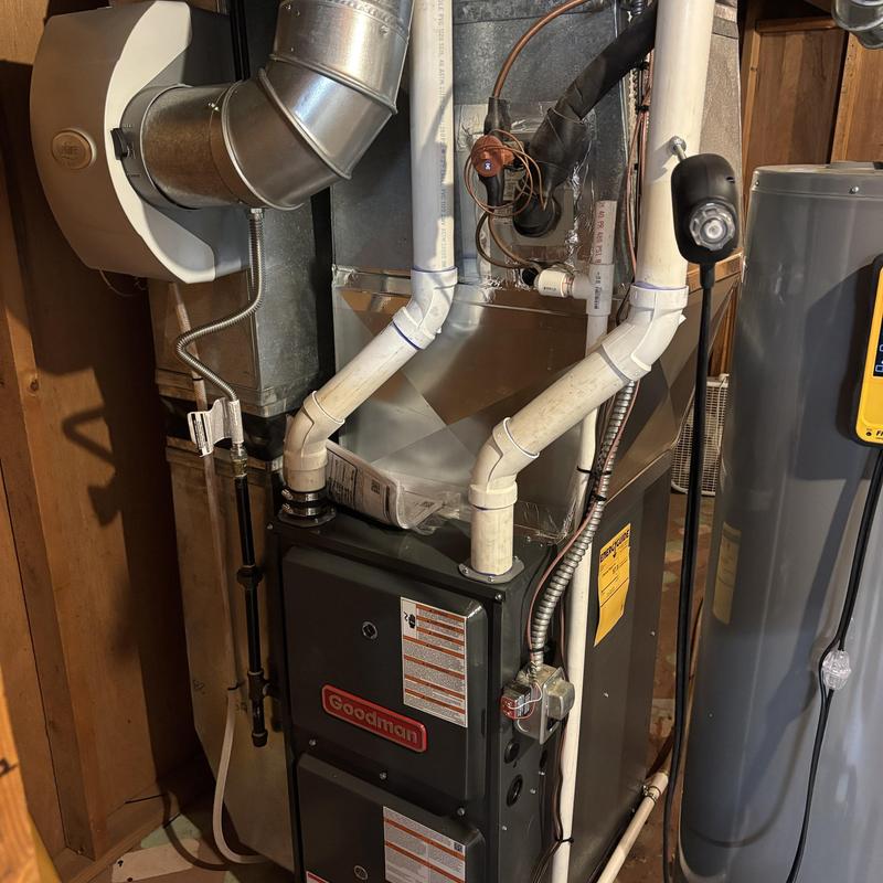 Goodman high efficiency gas furnace with ducting Goodman high efficiency gas furnace with ducting