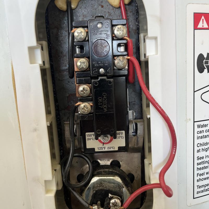 Water heater thermostat and heating element wiring