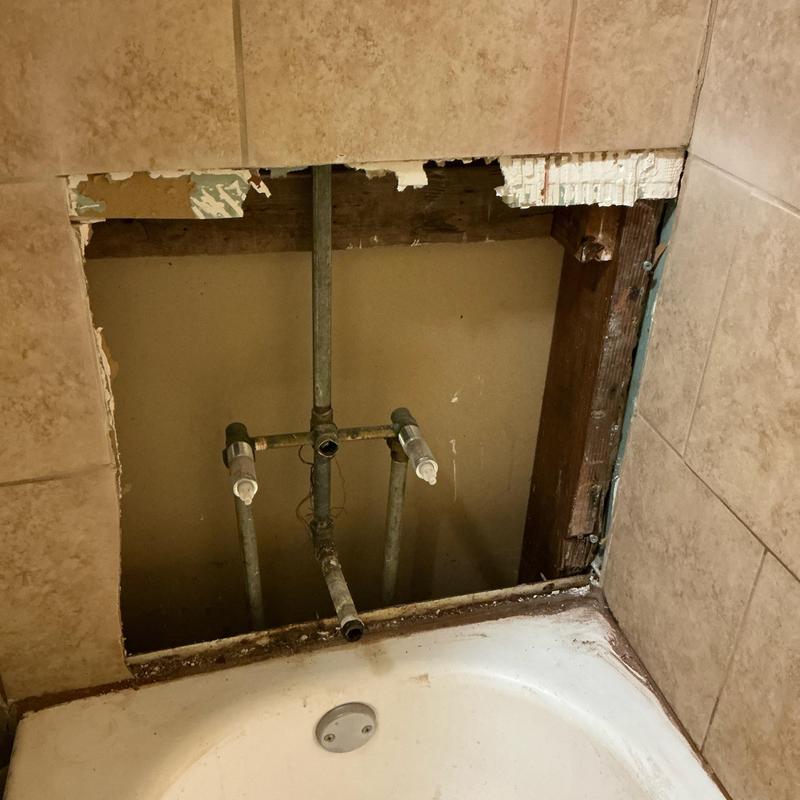 Single handle shower valve plumbing inside wall cavity