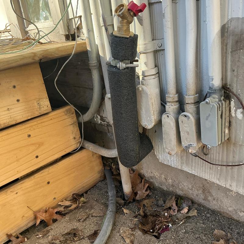 Quarter turn hose bib with insulation on copper pipe