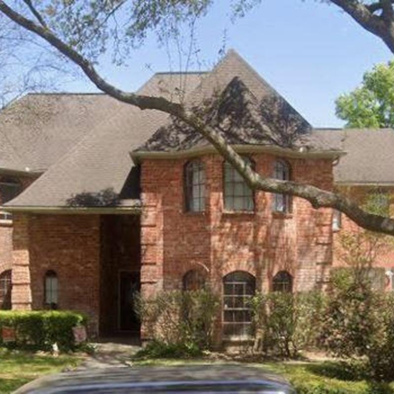 Asphalt shingle roof condition inspection on brick home