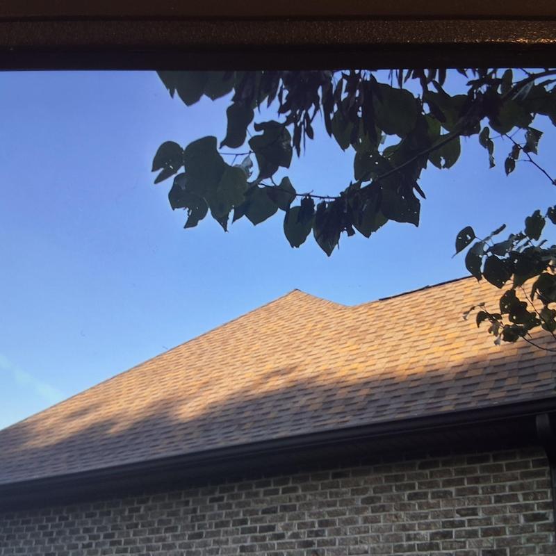 Copper Canyon shingle roof on brick home