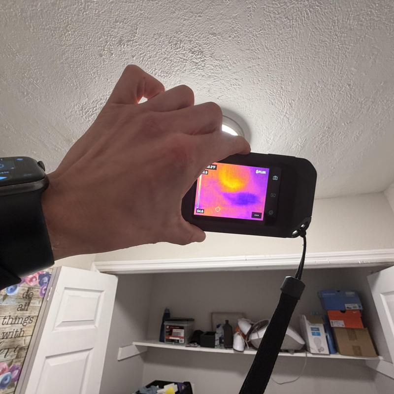 Bathroom ceiling thermal leak inspection with handheld camera