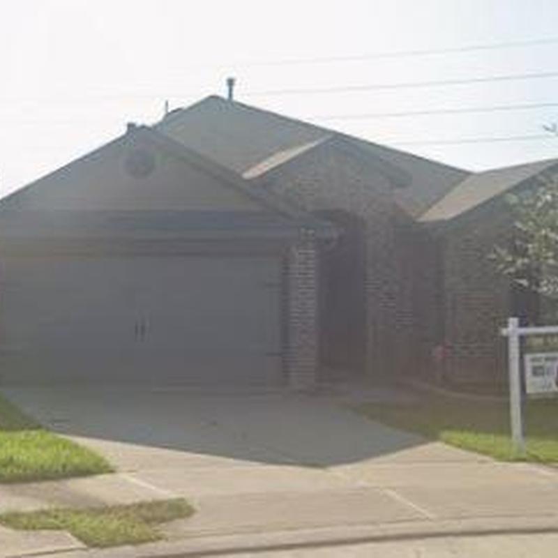 Asphalt shingle roof on residential home in Katy, TX