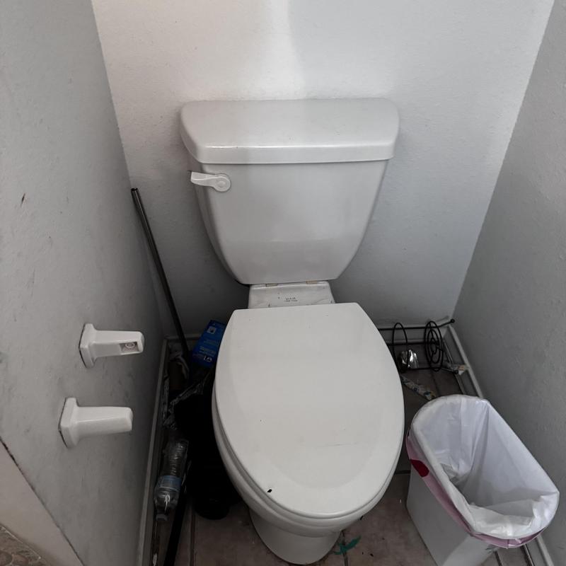 Toilet clog clearing and test flush in Corsicana, TX