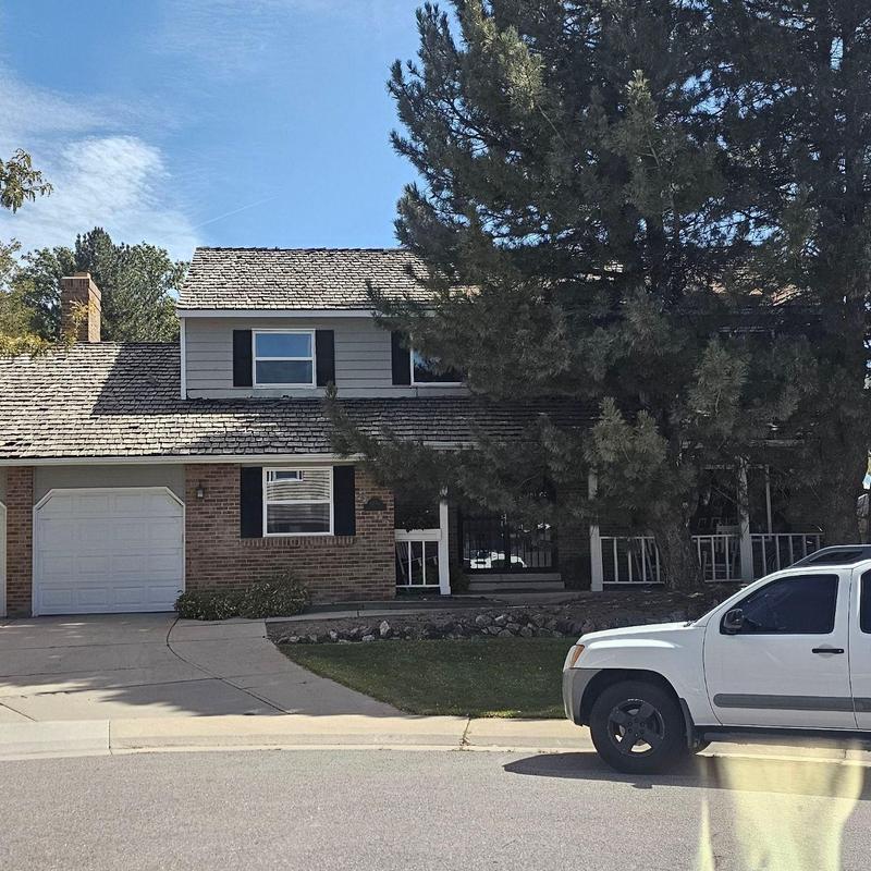 Wood shake roof with splitting shakes and detached ridge Wood shake roof with splitting shakes and detached ridge