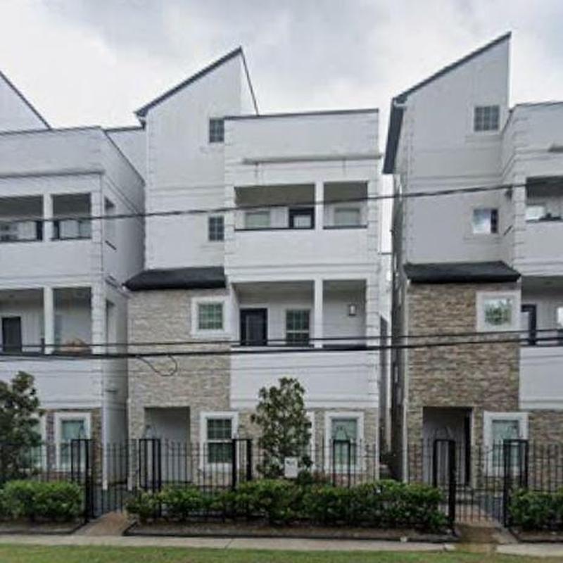 Residential multi-story roof and gutter system inspection