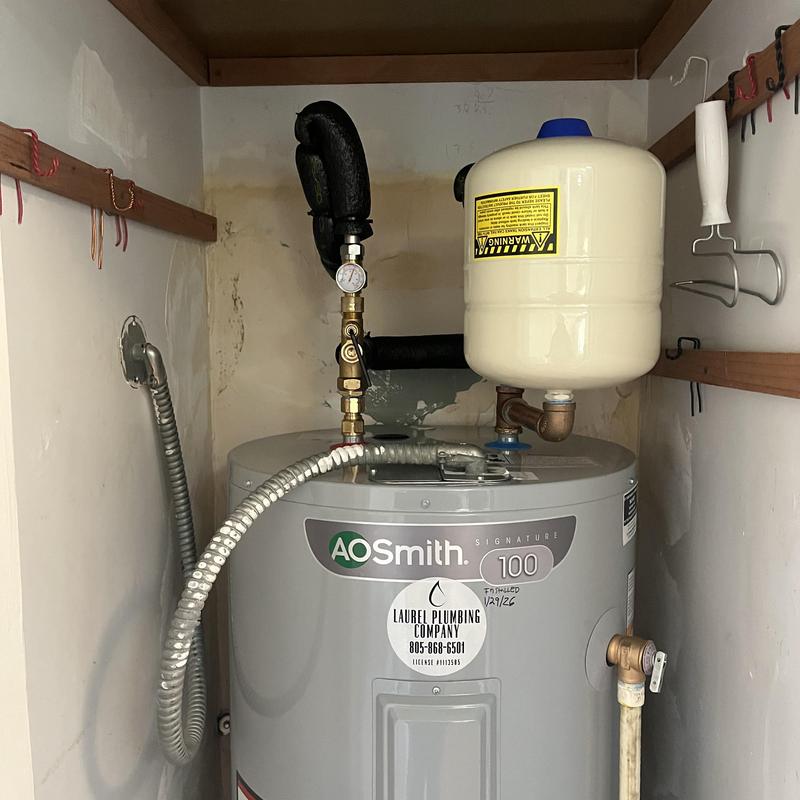 Electric water heater with expansion tank installation