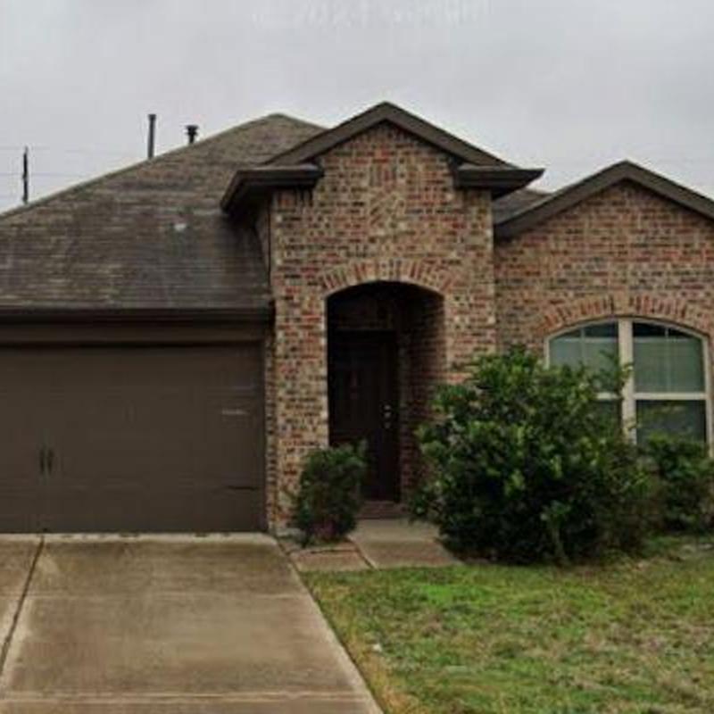 Asphalt shingle roof health review on brick home