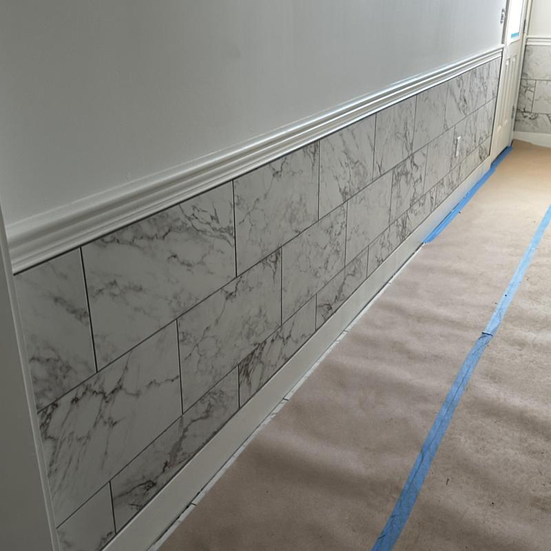 Marble wall tile installation with molding trim Marble wall tile installation with molding trim