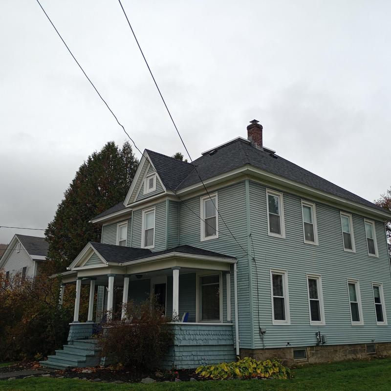 Snow-load rated roof on Waterbury Vermont home