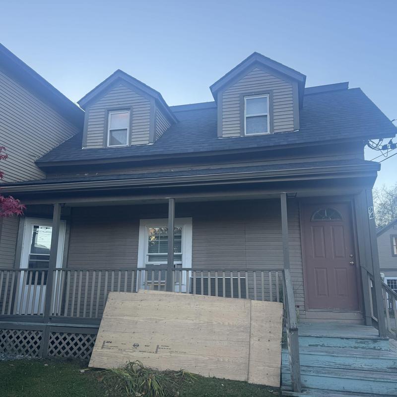 New asphalt shingle roof on residential home in Vermont