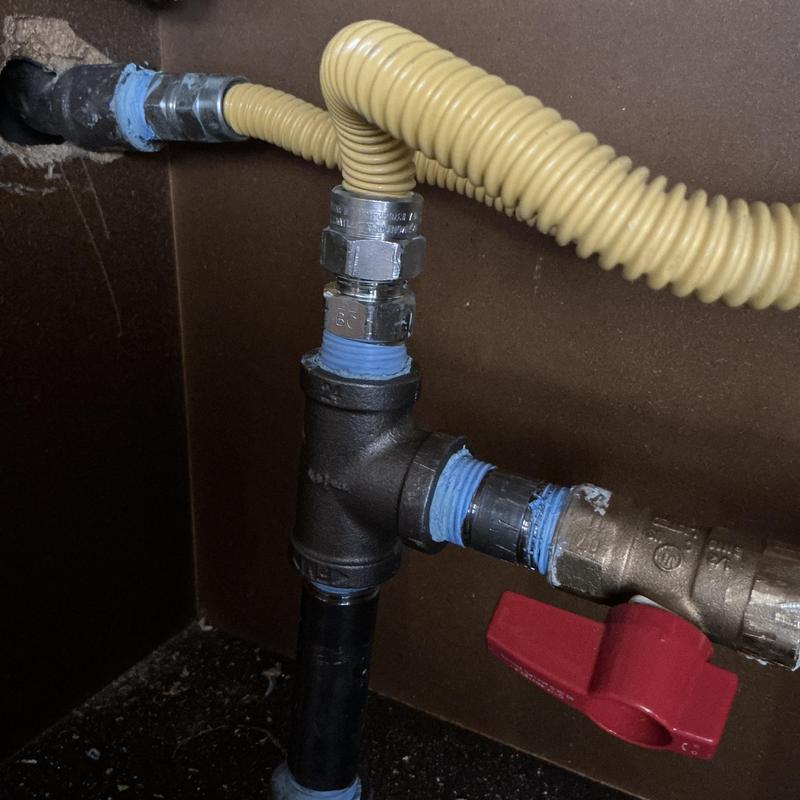 Gas drip leg installation with shutoff valve Gas drip leg installation with shutoff valve