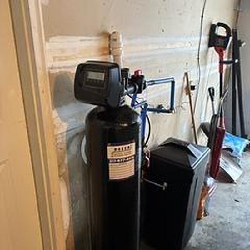 Water softener unit installation with drain setup
