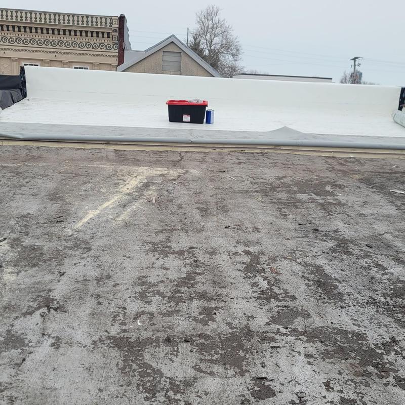 Single ply roofing membrane installation on flat roof