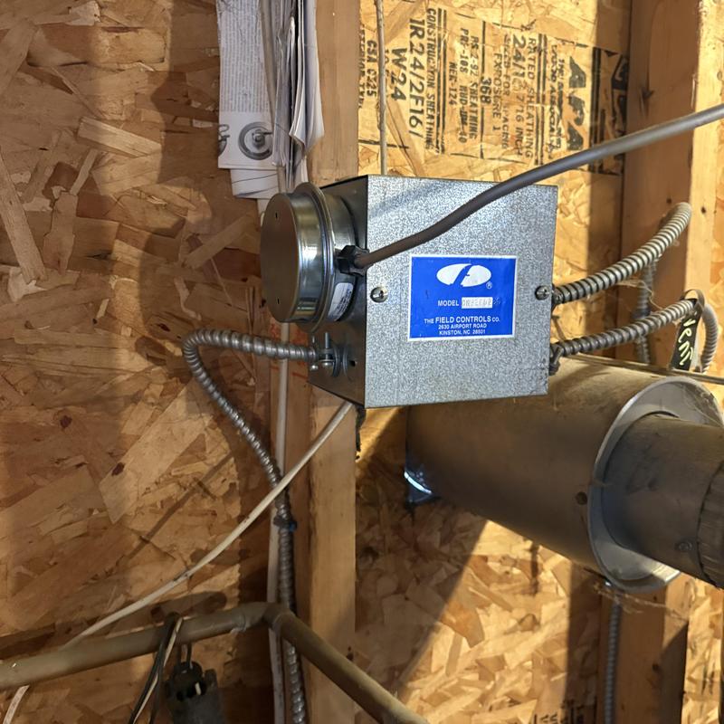 Vacuum switch on hydronic heating power vent system