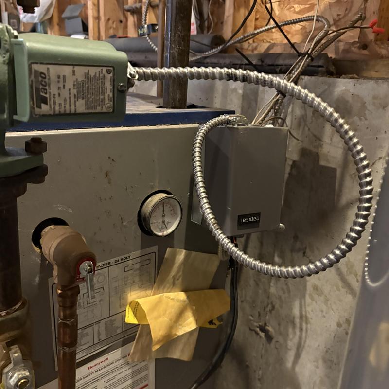 Hydronic heating boiler with pressure gauge and controls