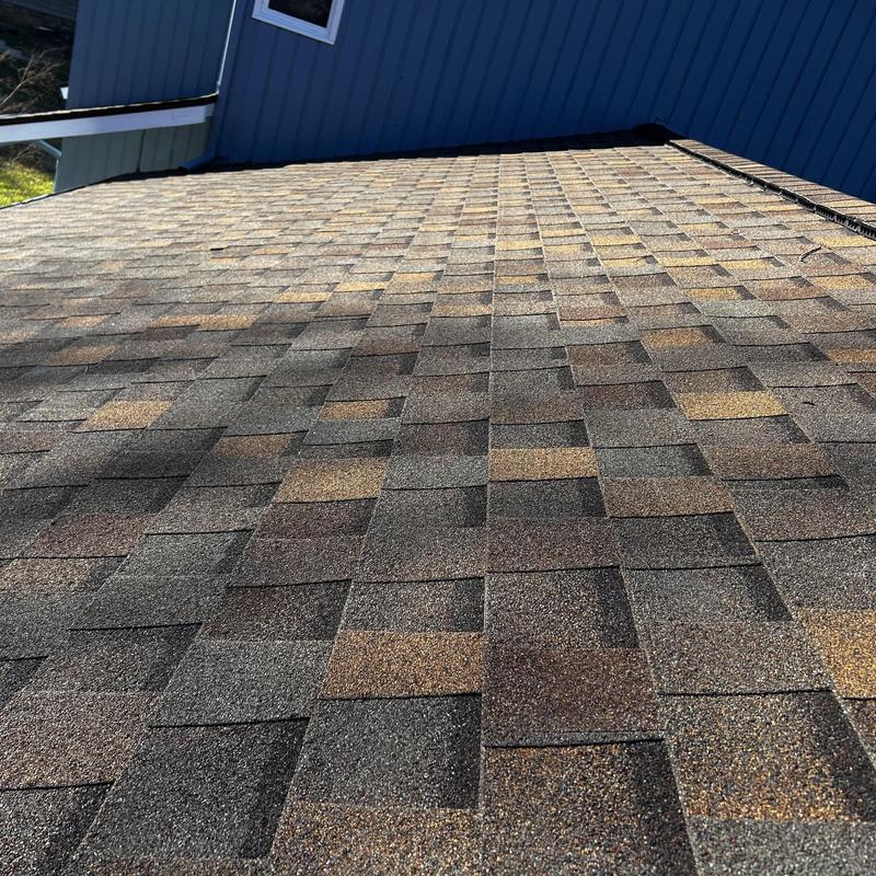 Atlas Coastal Granite roof shingles on lakeside home