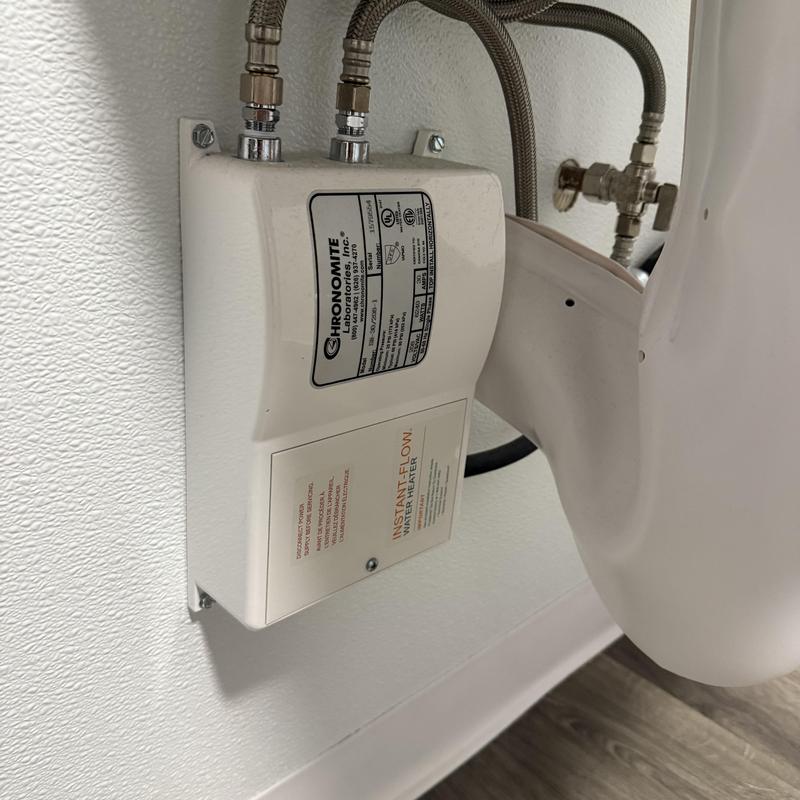 Instant flow water heater with stainless steel lines