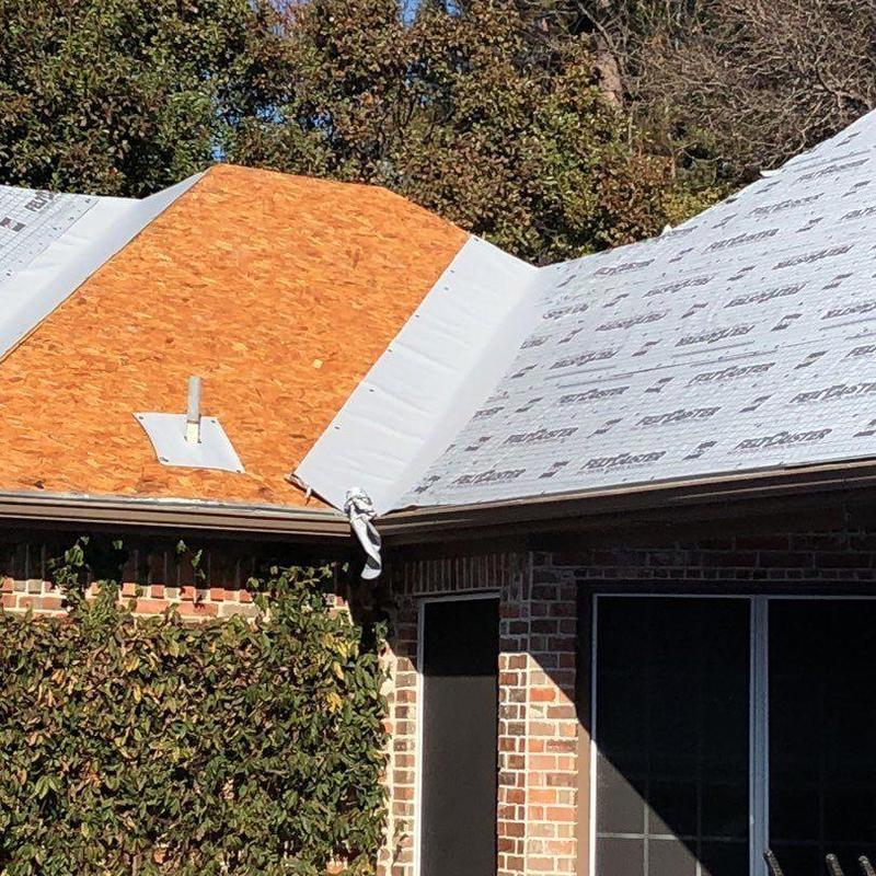 Roof sheathing and synthetic underlayment installation on home