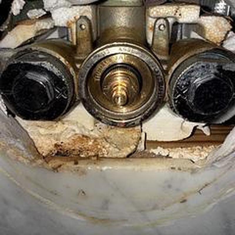 Shower valve cartridge with calcium buildup removed