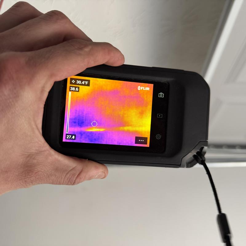 Thermal camera detecting temperature variations on wall