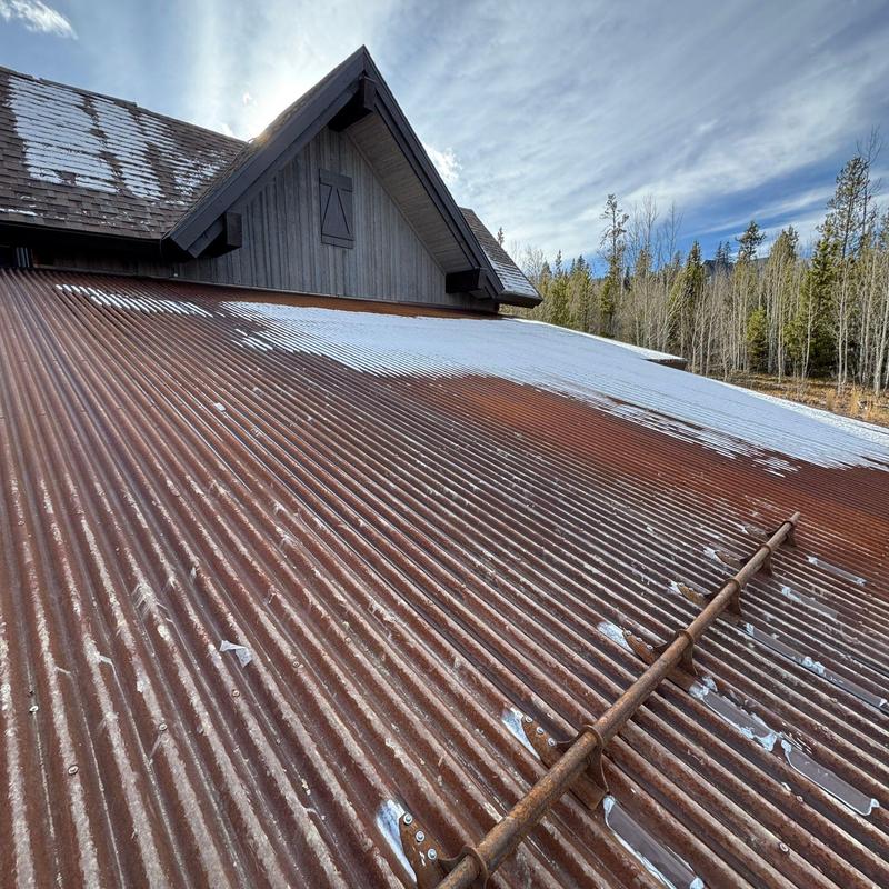 Corrugated corten metal roof with heat tape installation