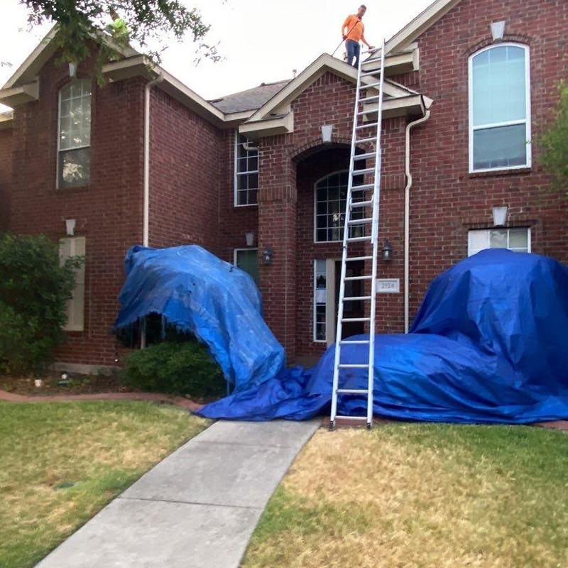 GAF Timberline HDZ roof installation with ladder in Plano