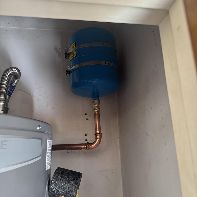Water heater expansion tank and copper piping installation Water heater expansion tank and copper piping installation
