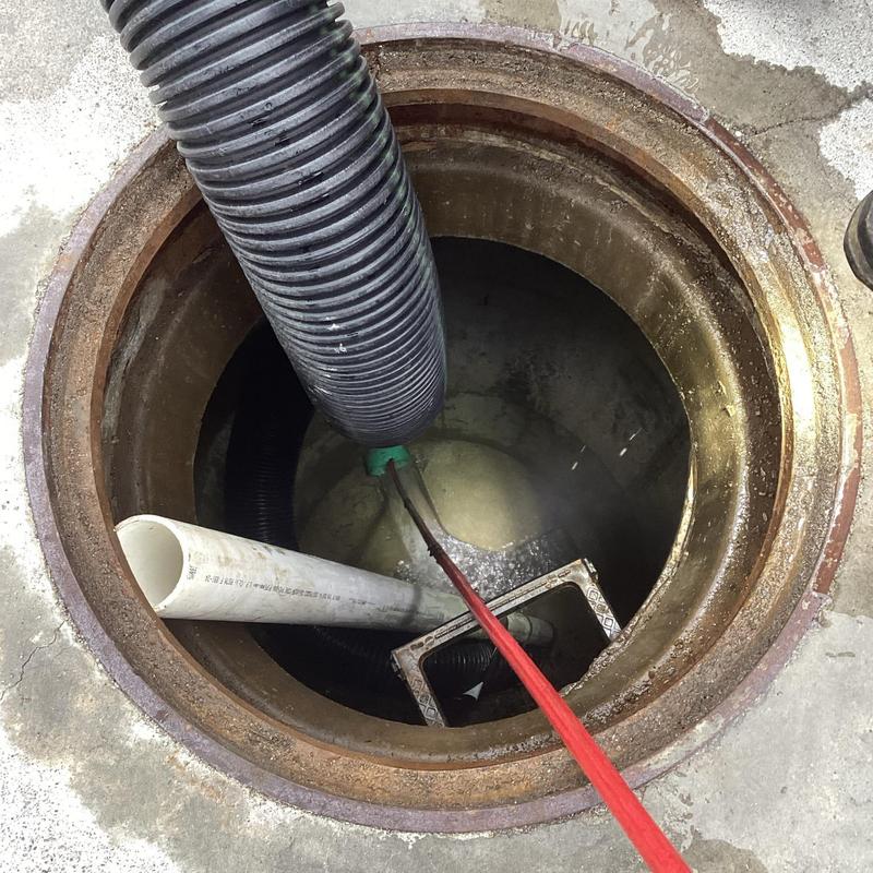 6-inch sewer pipe jetting and manhole vacuum cleaning