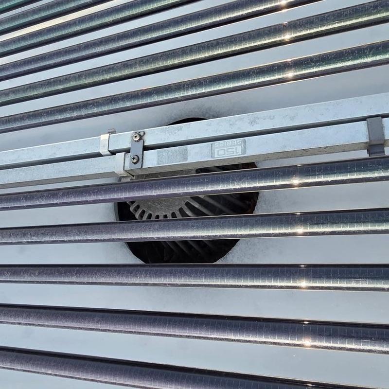 Roof drain pipe with metal grate blockage