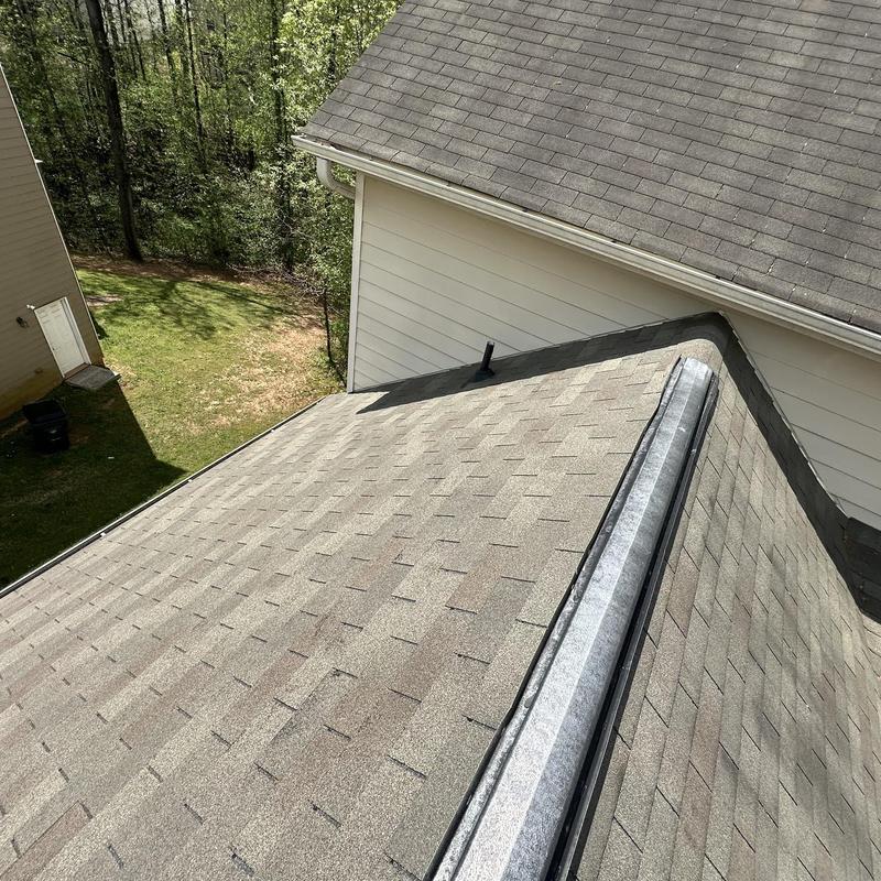 Asphalt shingle roof with matching replacement issue