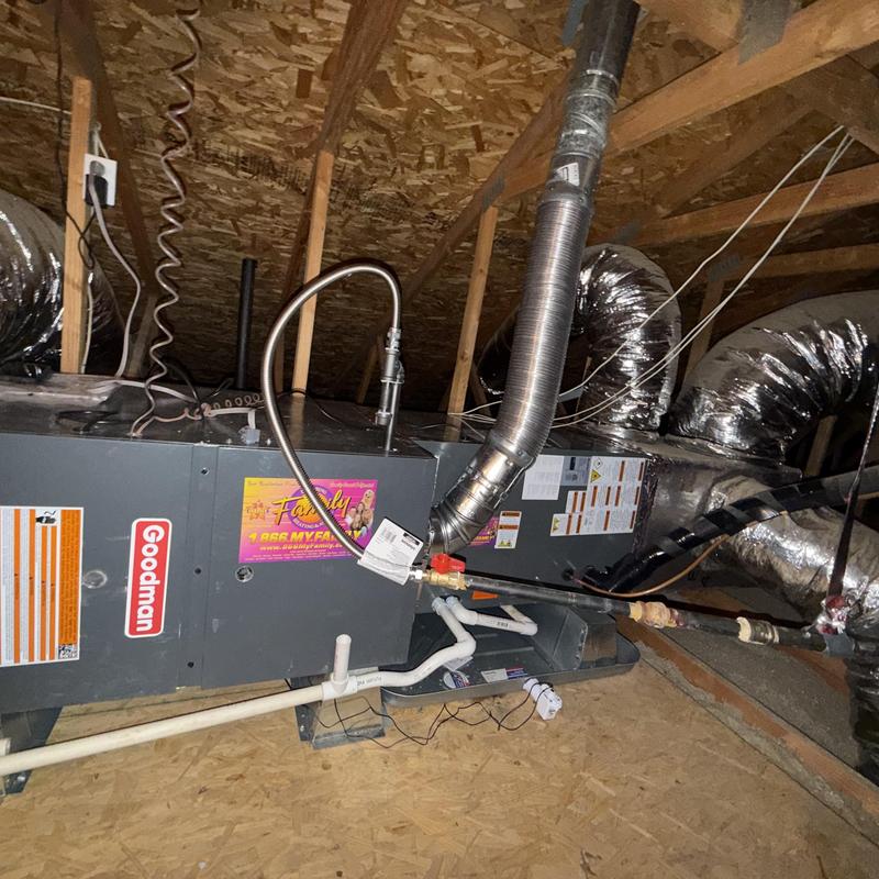 Goodman 4-ton horizontal furnace with venting ducts